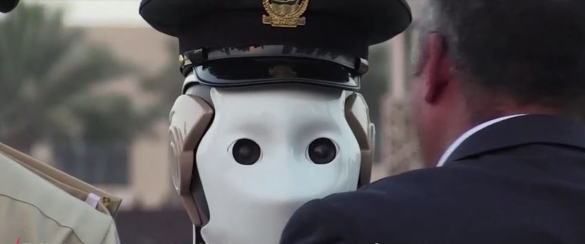 À Dubaï, les autorités recrutent leur premier robot policier