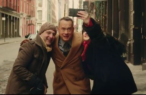Tom Hanks chante en playback dans le dernier clip de Carly Rae Jepsen