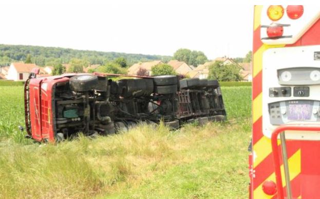 Milly-sur-Thérain : Un camion de produit chimique se renverse dans un champ