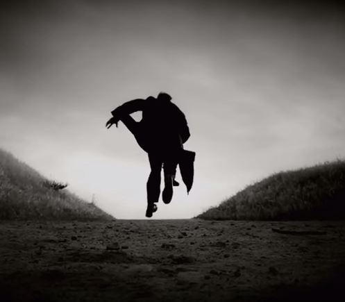 Le légendaire groupe U2 a dévoilé son nouveau clip pour “Song for Someone”