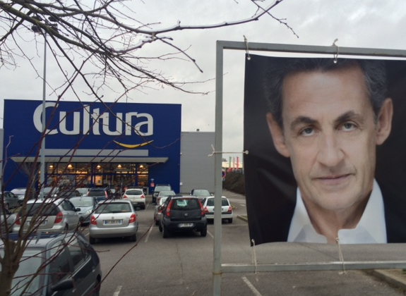 Nicolas Sarkozy en séance de dédicaces à Saint-Maximin ce lundi