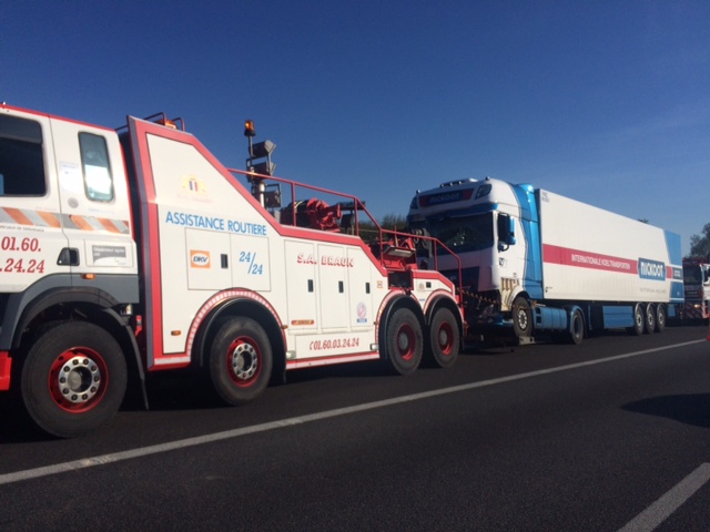Plailly : un accident impliquant deux poids lourds paralyse l’A1