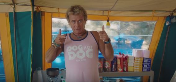 Camping 3 : Patrick Chirac et ses nouveaux amis campeurs des Flots Bleus cartonnent!