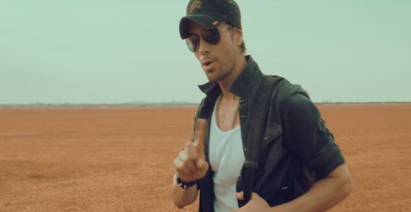 ﻿Enrique Iglesias est de retour avec Duele el corazon