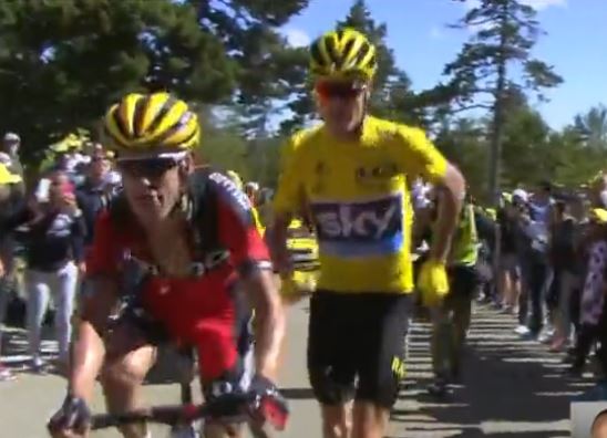 12e étape du Tour de France : INCROYABLE ! Chris Froome  maillot jaune sans vélo