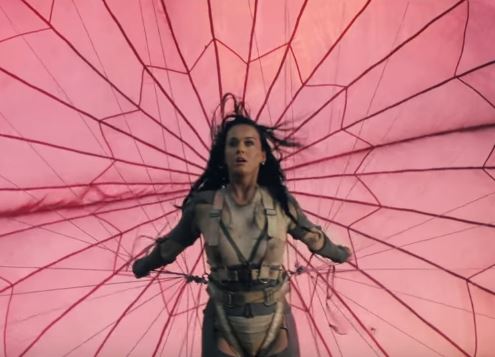 Katy Perry publie «Rise», la vidéo de l’hymne officiel des JO