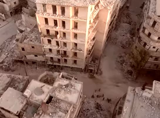 Un drone survole un quartier d’Alep après 5 ans de guerre