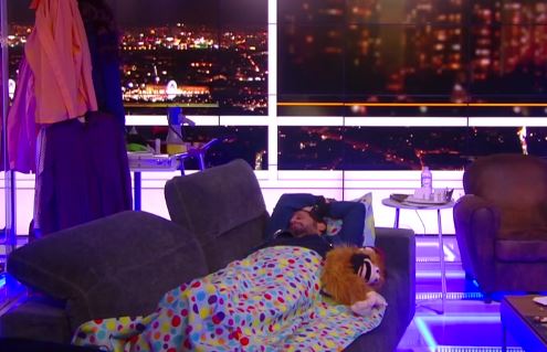 Cyril Hanouna rejoint les bras de Morphée en direct sur C8