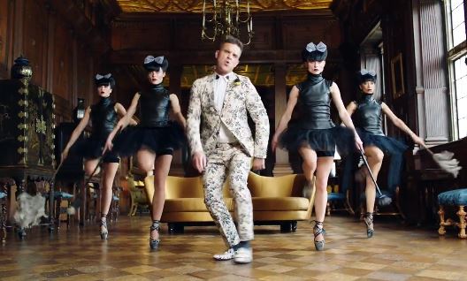 “Party Like A Russian” : Robbie Williams retour dans les bacs avec un 11ème album “Heavy Entertainment Show”