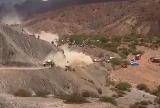 Dakar 2017 : Carlos Sainz part en tonneaux avec sa Peugeot 3008 DKR