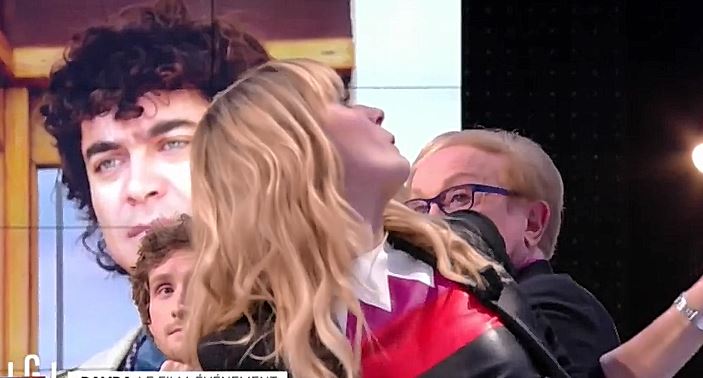 L’actrice de « Dalida » victime d’un malaise en direct dans le grand journal