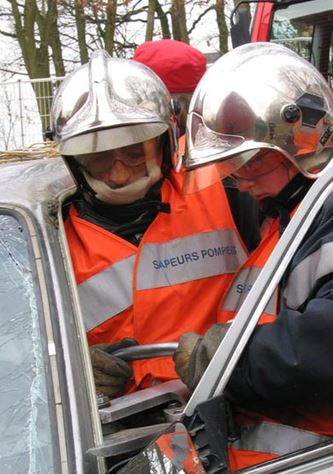 Fouilloy: une voiture tombe sur une voie ferrée, deux passagers sont grièvement blessés