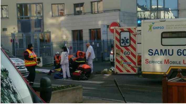 Creil : une voiture fauche deux passantes sur un trottoir de la rue de la République.
