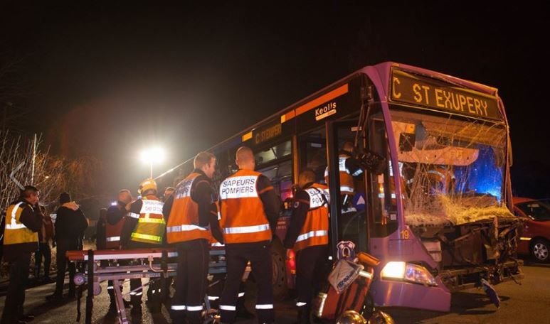Nogent-sur-Oise : violente collision entre un bus et un camion (vidéo)