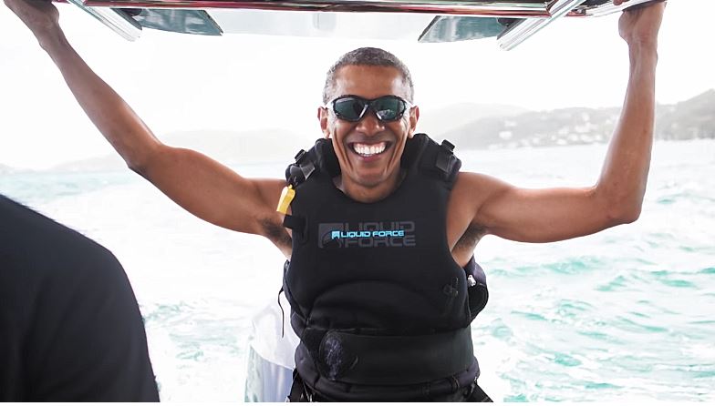 Barack Obama s’éclate en kitesurf avec le milliardaire Richard Branson