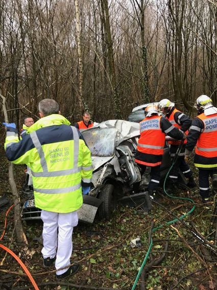 Senlis : il perd le contrôle de son véhicule et reste incarcéré dans l’habitacle