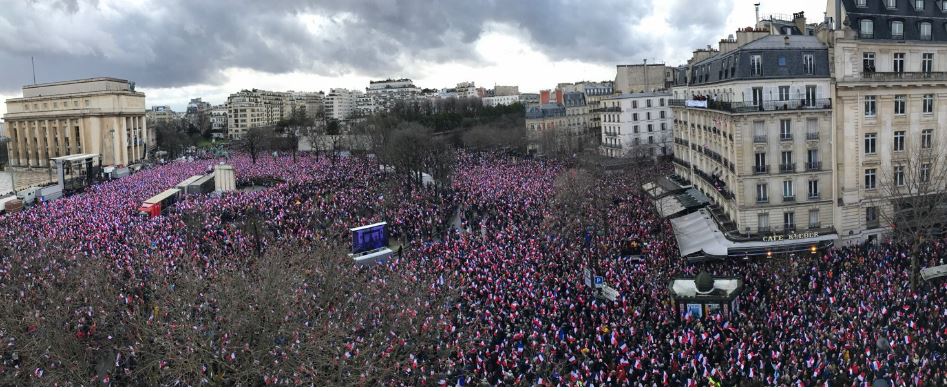 Le candidat François Fillon reste offensif