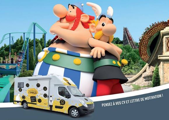 Le parc Astérix recrute une centaine de personnes grâce au bus pour l’emploi