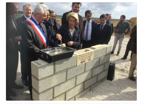 Beauvais-Tillé: Caroline Cayeux, a procédé au scellement de la première pierre de l’IGN