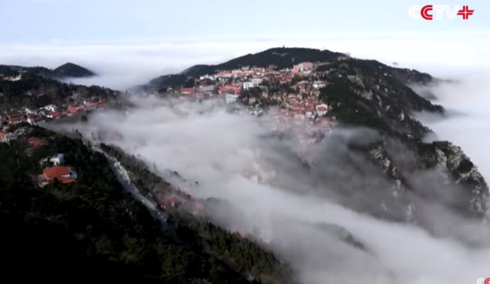 Chine: une mer de nuages fait disparaître une ville entière (vidéo)