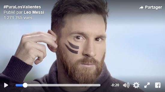 Lionel Messi a célébré son premier but contre Séville avec un geste pour aider pour la lutte contre le cancer chez l’enfant.