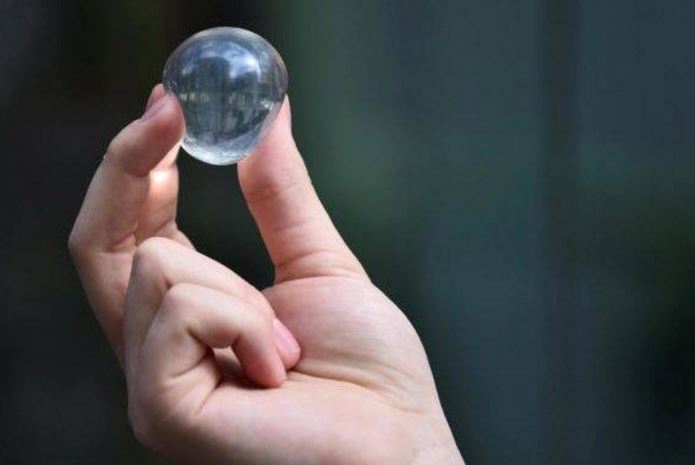 Des capsules d’eau sans une goutte de plastique (Vidéo)