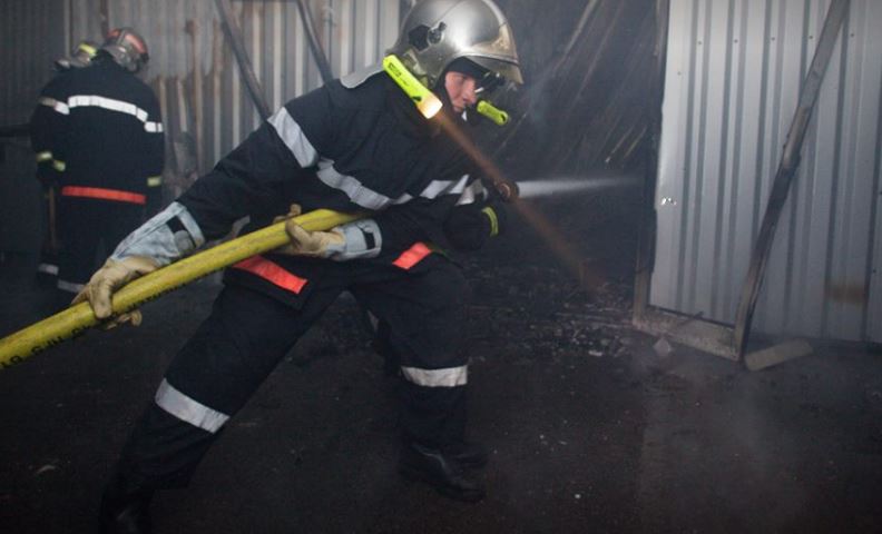 Incendie au centre Euro Stick de Saint-Sauveur : 600m² de locaux détruit à 90%.