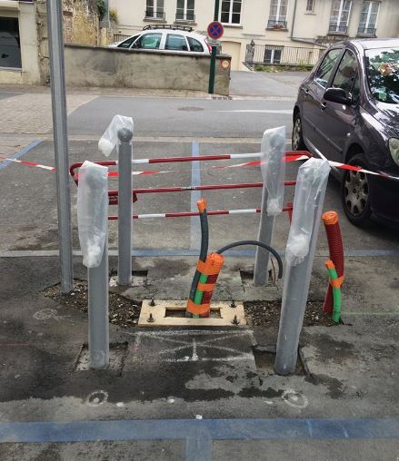 Bornes électriques Mouv’Oise à Clermont  : on s’identifie, on se charge et on roule…