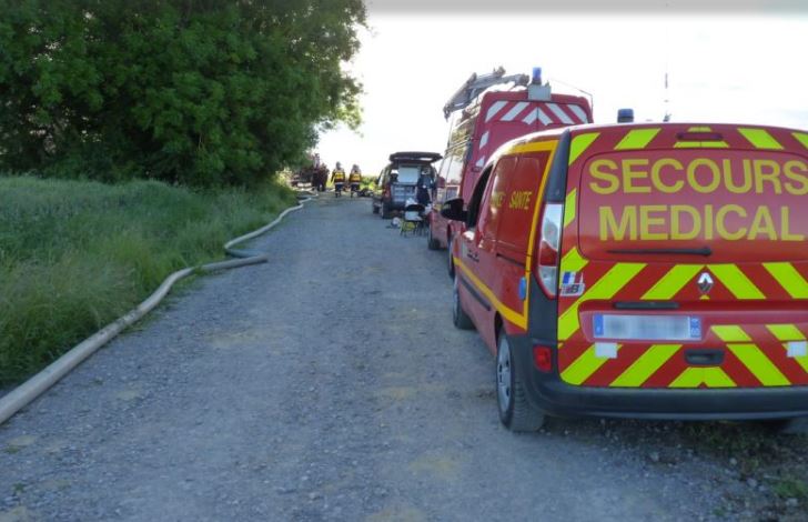 Songeons : huit véhicules et une caravane ainsi que du matériel agricole détruits par les flammes