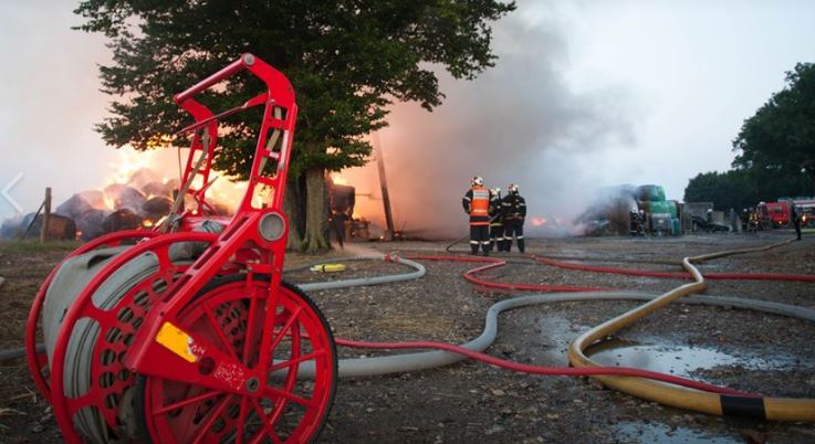 Saint-Leu d’Esserent : l’incendie d’un engin agricole embrase un champ