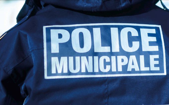 Beauvais : un membre de la garde de l’Elysée, zèlé et vivre ,sort son arme pour arrêter une bagarre.