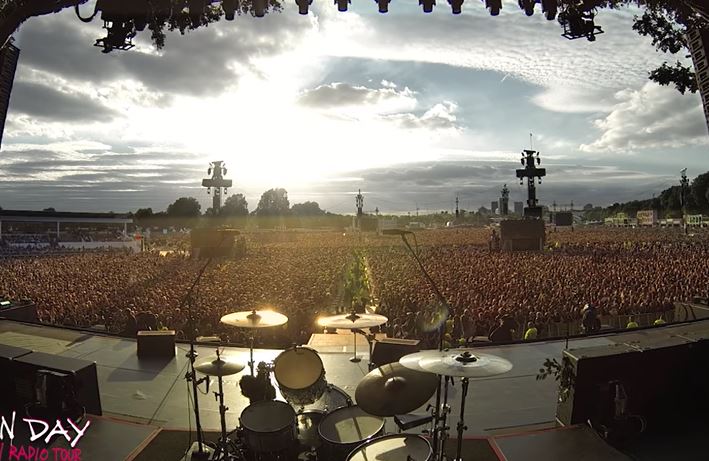 65.000 fans de Green Day chantent “Bohemian Rhapsody” avant le concert