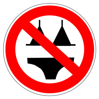 Place Jeanne Hachette à Beauvais : se promener torse nu ou en maillot de bain est prohibé