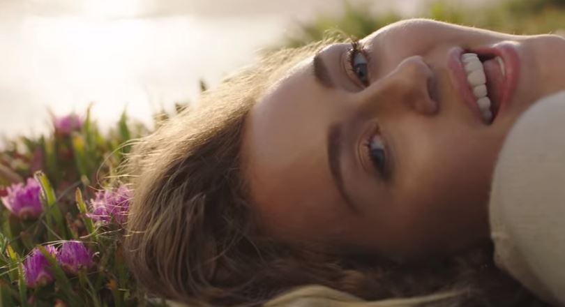Miley Cyrus nous présente son nouveau single « Malibu »