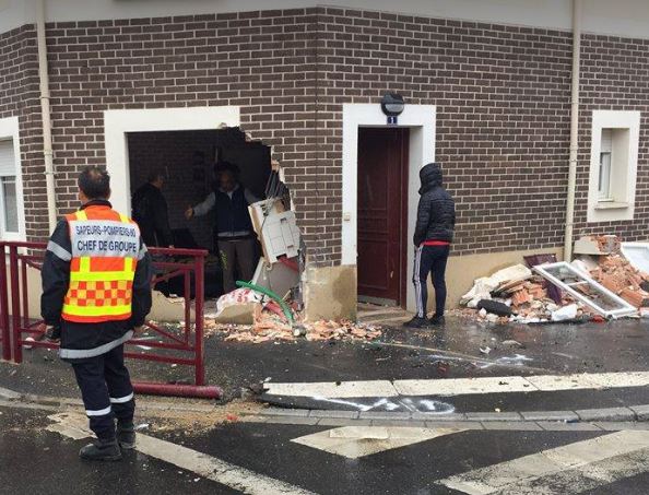 Beauvais : une voiture tue un piéton avant de s’encastrer dans une maison