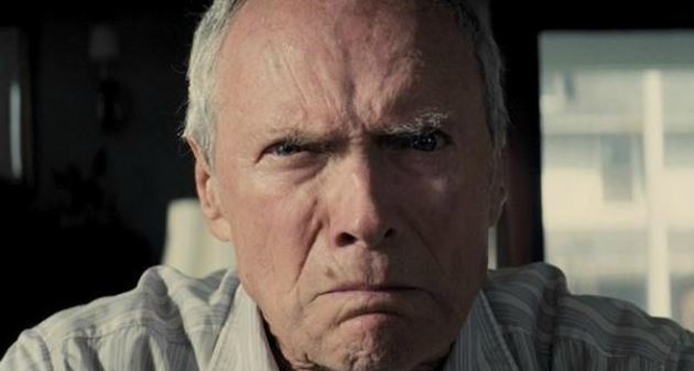 “The 15:17 To Paris” : Clint Eastwood à Paris pour filmer le moment où François Hollande remet la légion d’honneur aux héros de