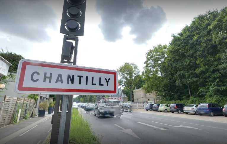 Le jardin des géants à Chantilly, venez vous amuser à l’ombre des arbres, dans le jardin de la mairie