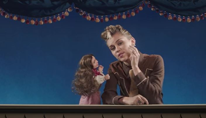 Miley Cyrus revient en force avec “Younger Now”.