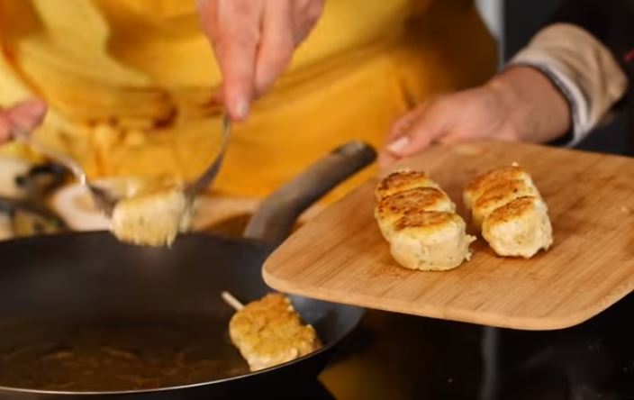 Brochettes de boulettes de poulet à la coriandre