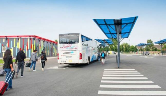 Aéroport de Beauvais: Deux hommes se cachaient dans une valise pour dévaliser un bus