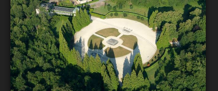 Le Prince Albert II de Monaco à la Clairière de l’Armistice à Compiègne.