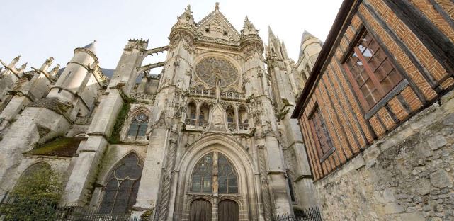 Beauvais, Noyon et Senlis : Stéphane Bern veut faire payer l’entrée des cathédrales !