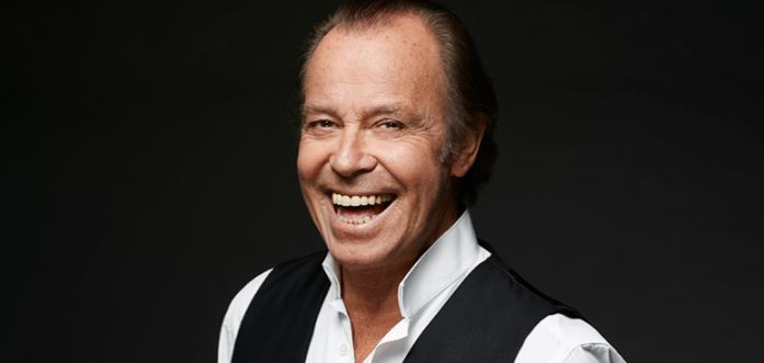 Michel Leeb à Compiègne : de l’humour, du swing et de la complicité !