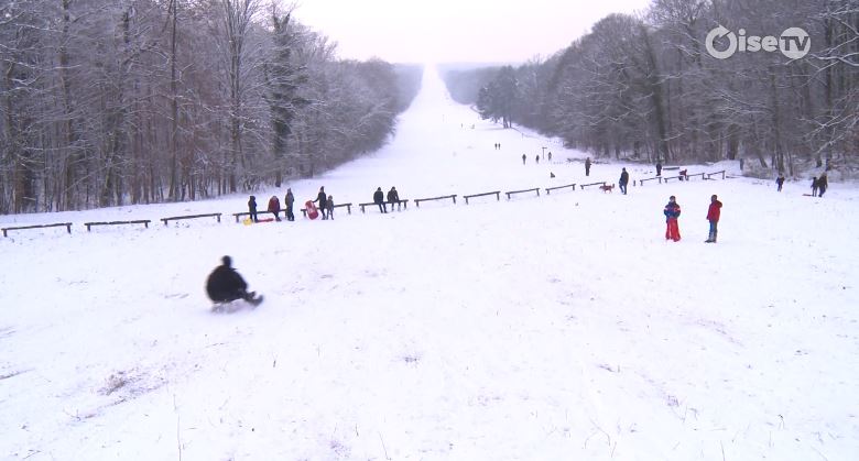 Compiègnois : ça glisse sur les Beaux-Monts ! (Vidéo)
