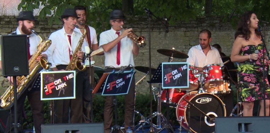 Compiègne : un collectif pluri-disciplinaire dans les Arts et Métiers du spectacle dans le but de s’échanger des conseils pratiques.