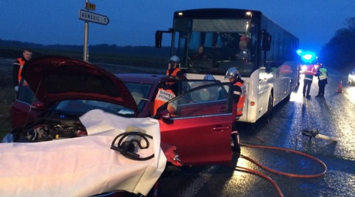 Un accident à Porcheux entre une voiture et un bus scolaire fait deux blessés