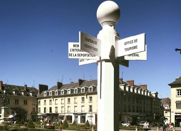 Des poteaux de la forêt de Compiègne en plein centre-ville