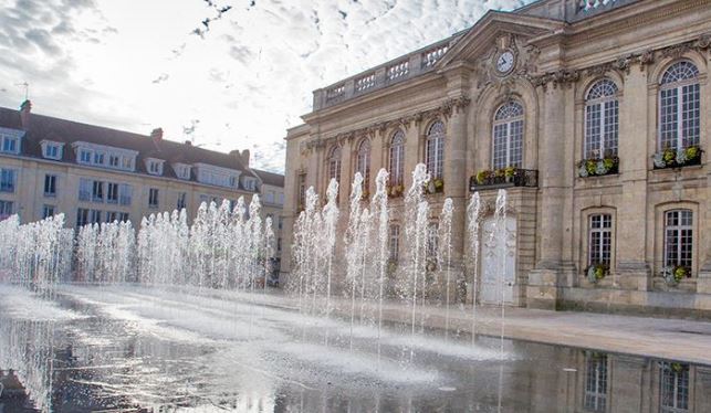 Place Jeanne-Hachette : Le miroir d’eau, de nouveau opérationnel !