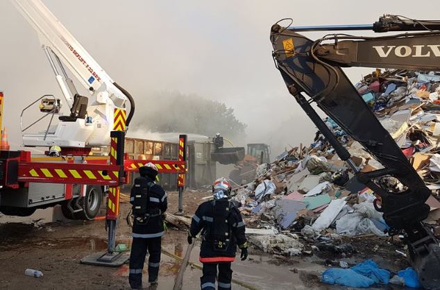 Feu de décharge à Allonne : 153 sapeurs-pompiers mobilisés