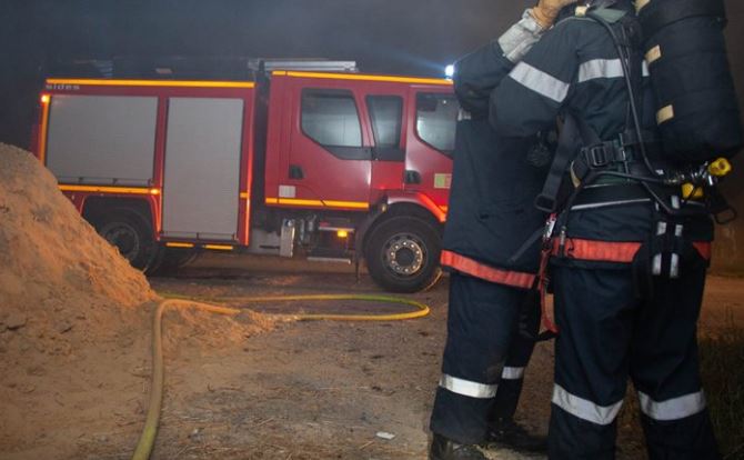 Saint-Just-en-Chaussée : deux véhicules enflamment la toiture d’un pavillon